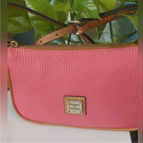 Dooney & Bourke, Kirby Lexi Crossbody
Like new - Picture 2 of 7